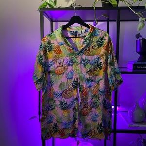 H&M Men’s SpongeBob Button Up Tee Shirt